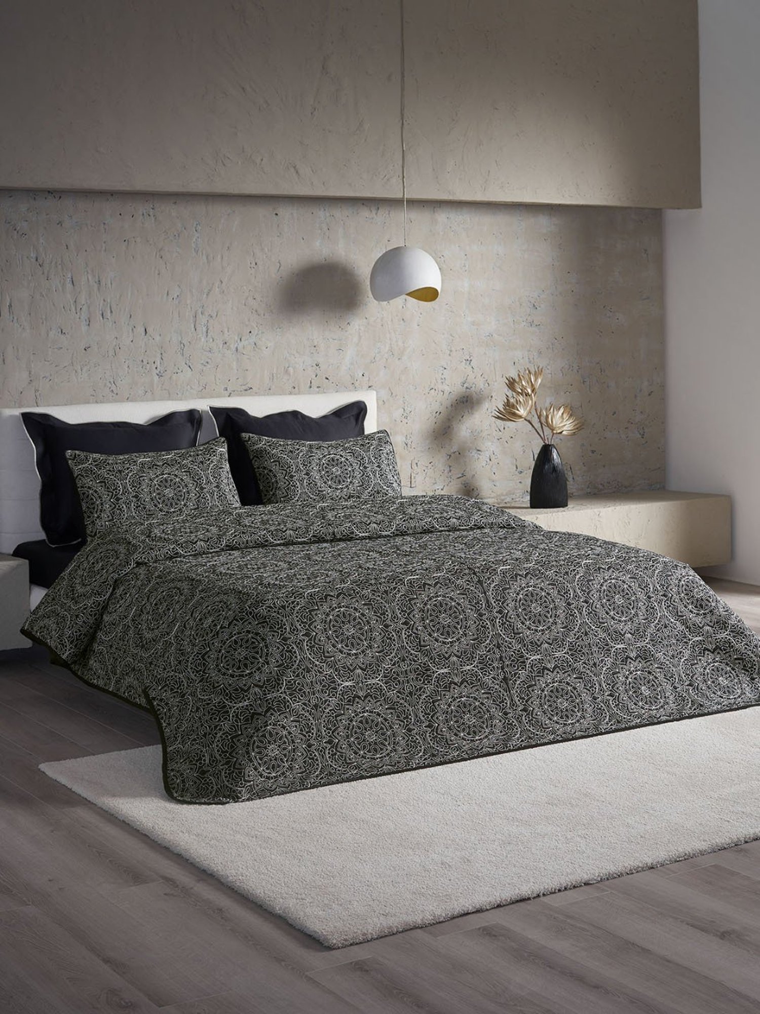 DDECOR Live beautiful Embroidery Medallion Ebony 210 TC Cotton Comforters - Set of 3