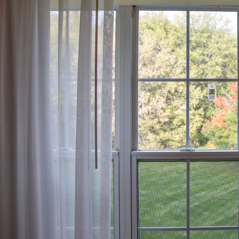 Wind & Weather Plastic Floating Rain Gauge with Metal Stake