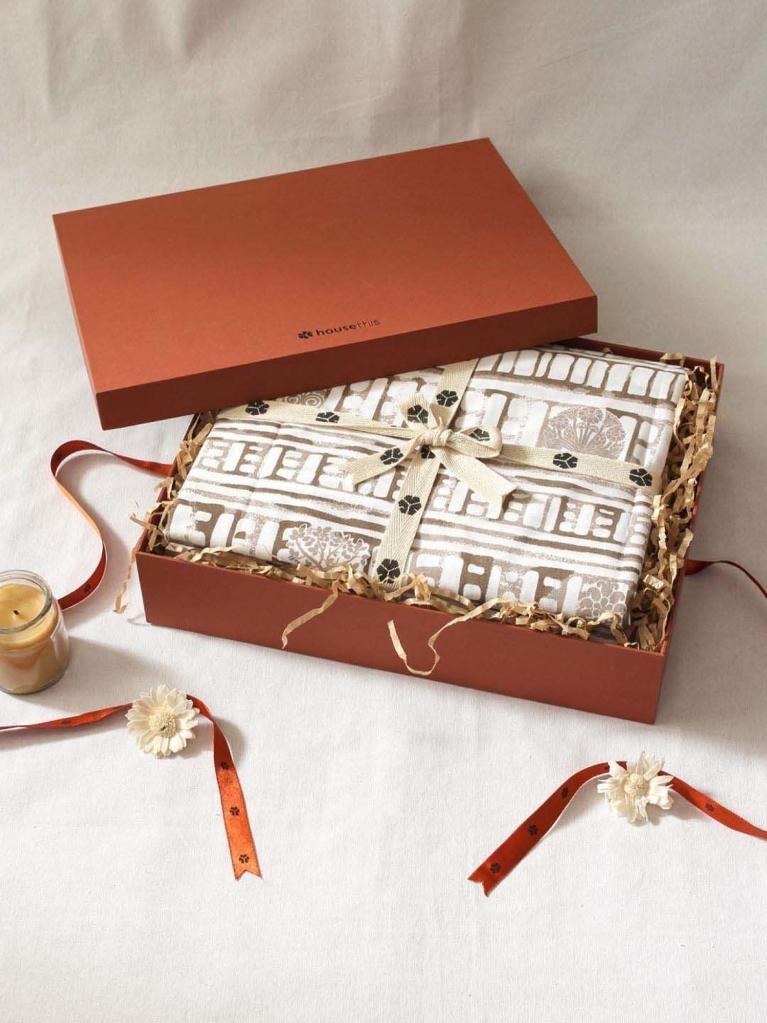 House This Sanchi Grey & White Cotton 180 TC King Bedsheet with 2 Pillow Cover