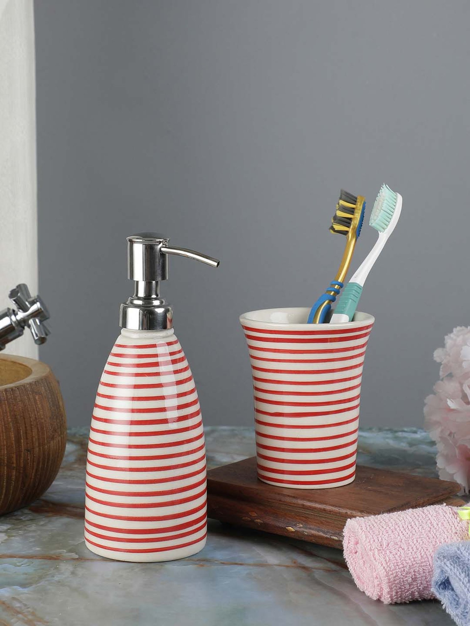 VarEesha Aztec Multicolor Ceramic Bath Accessories - Set of 2