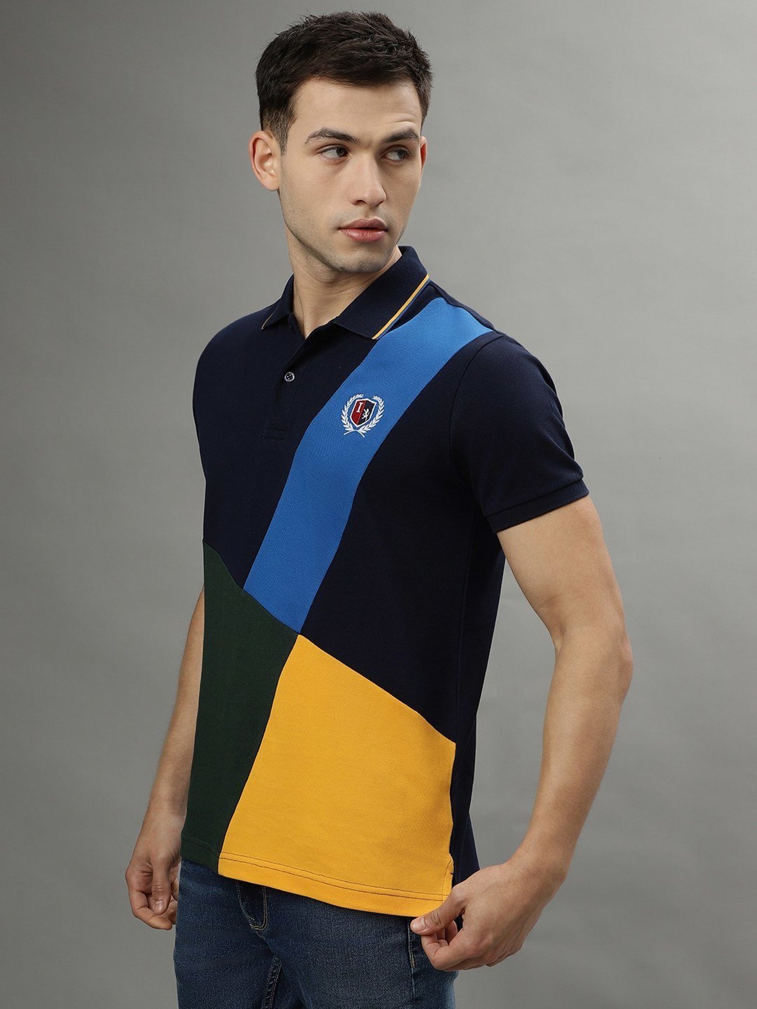 Iconic Men Colourblocked Regular Fit Cotton T-shirt