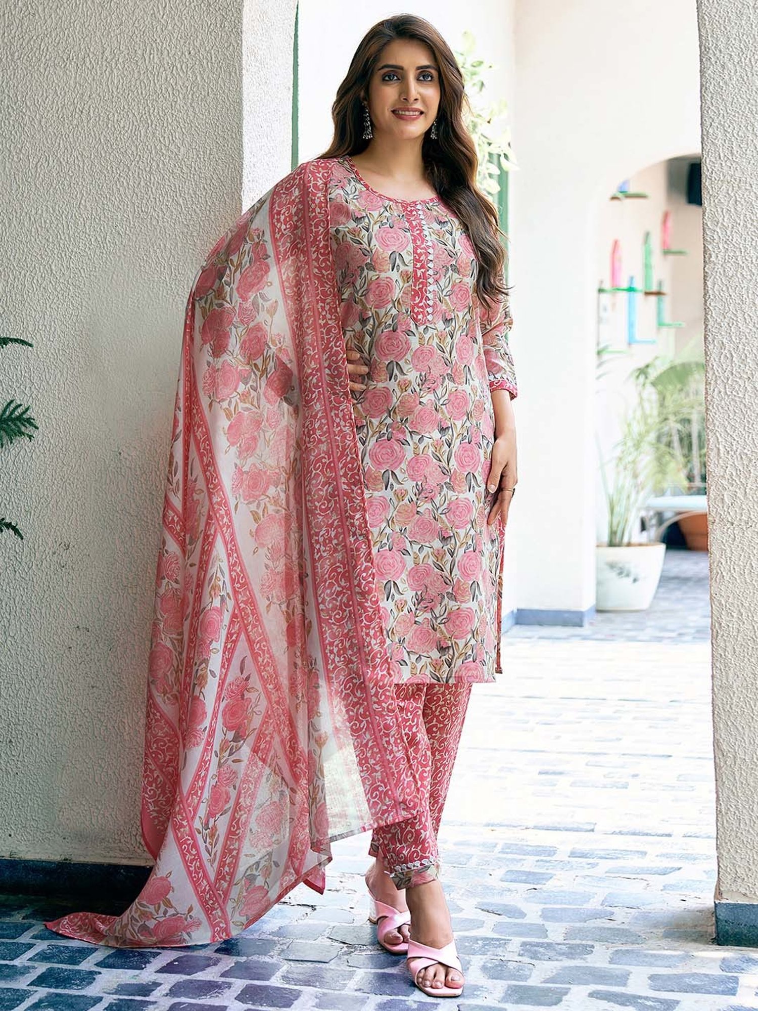 Skylee Multicolor Floral Kurta With Pant & Dupatta