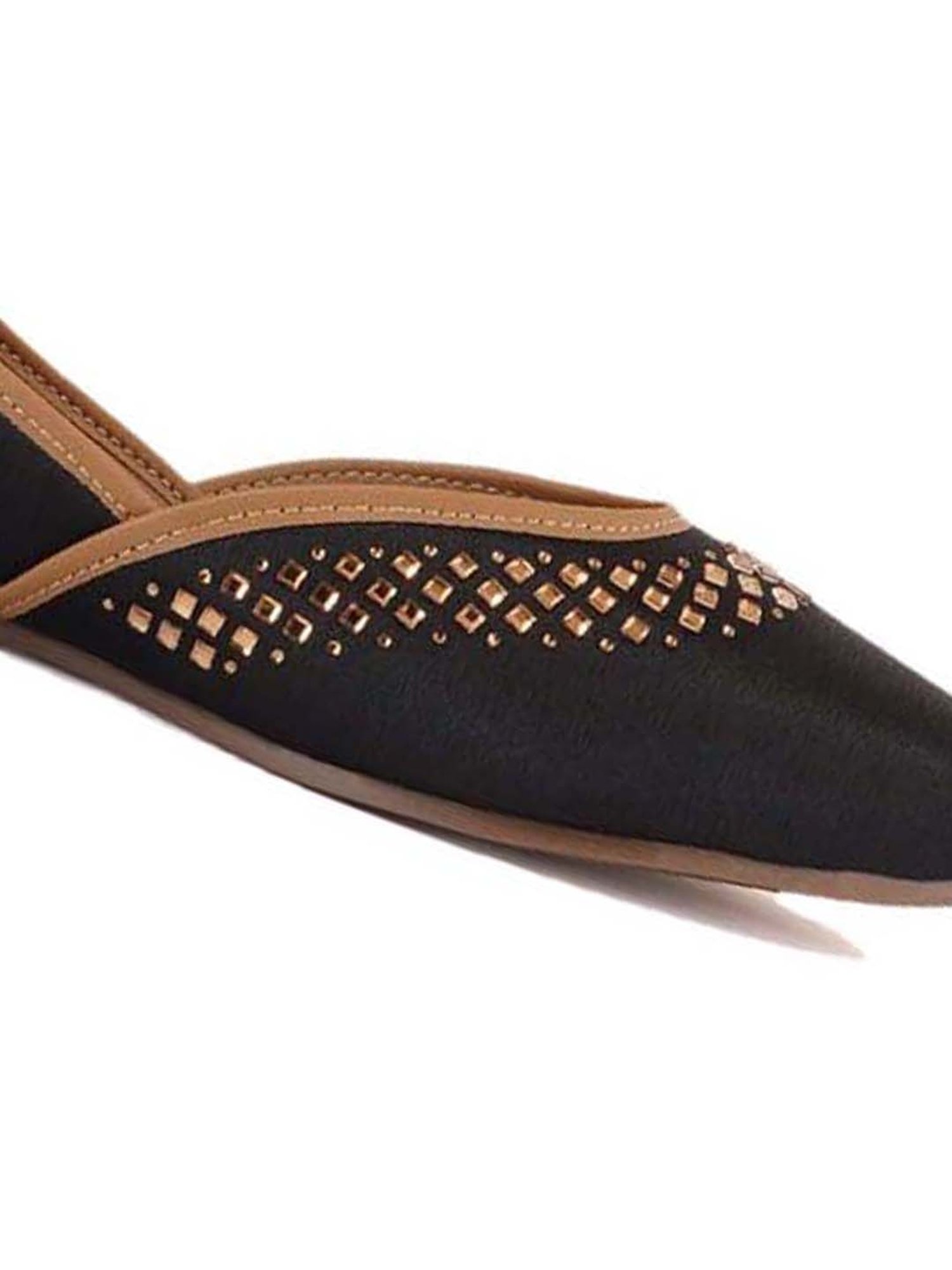 Iconics Women's Black Casual Juttis