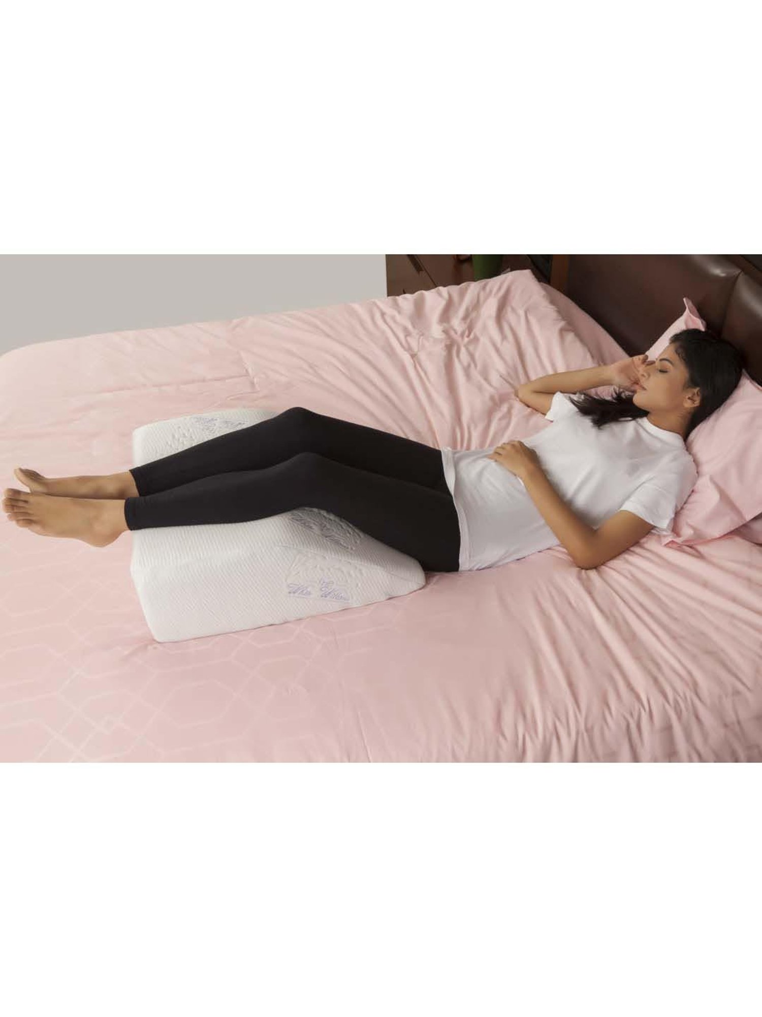 The White Willow Black Orthopaedic Mid Backrest Memory Foam Pillow - Set of 1