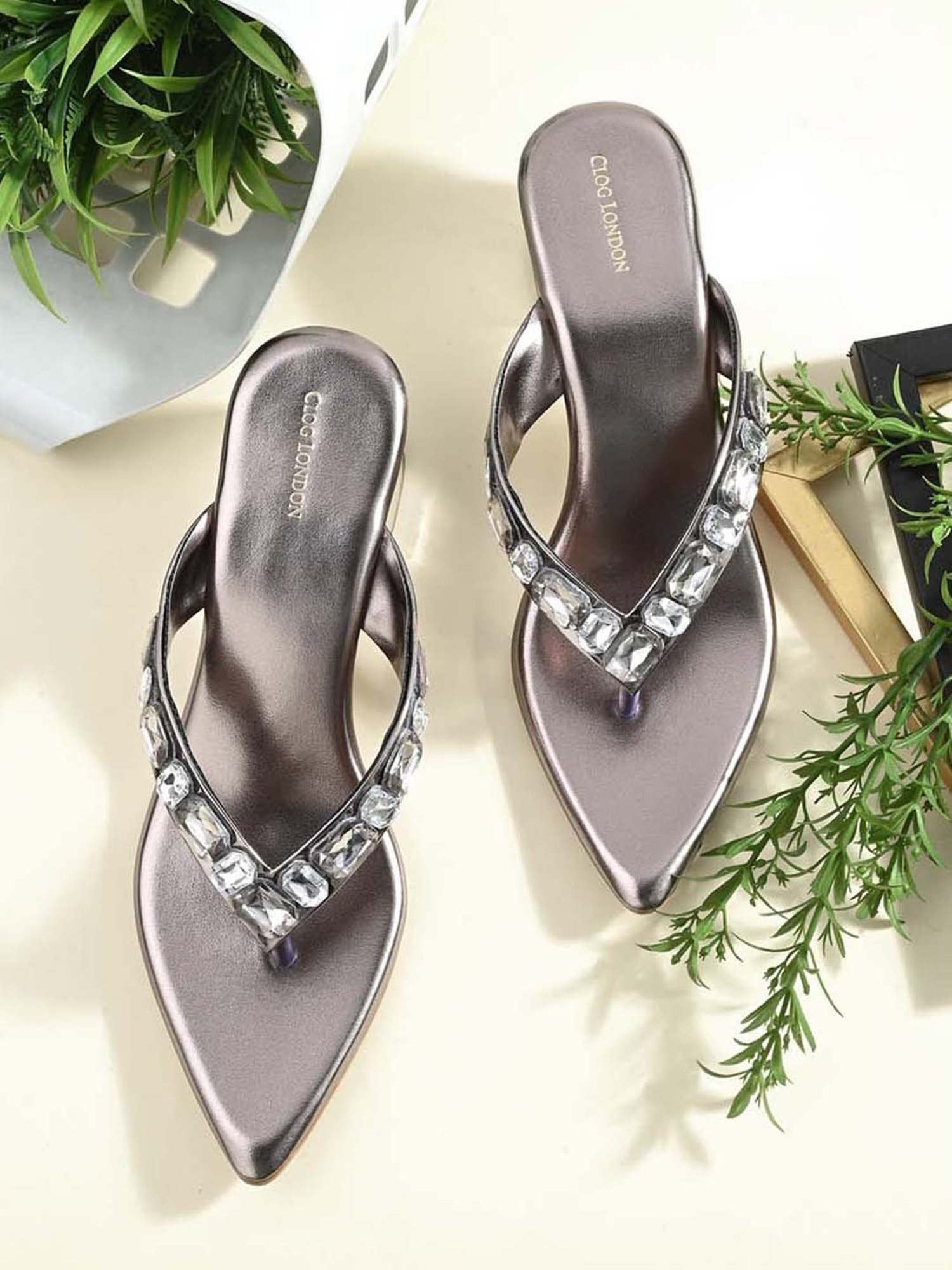 Clog London Women's Grey Thong Sandals