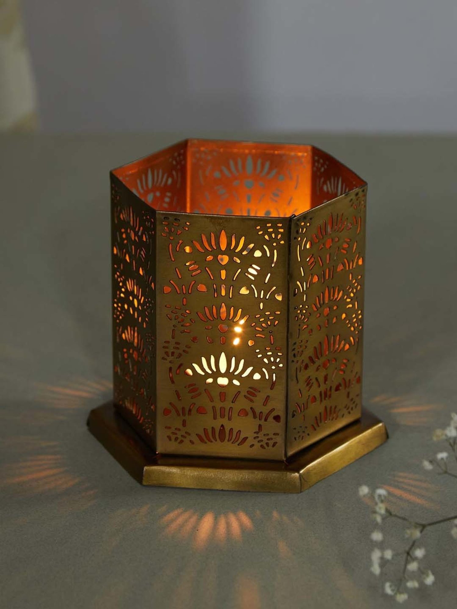 Darice Pack of 2 Cleveland Vintage Lighting Edison Style E12S Base Flame Candelabra Bulbs