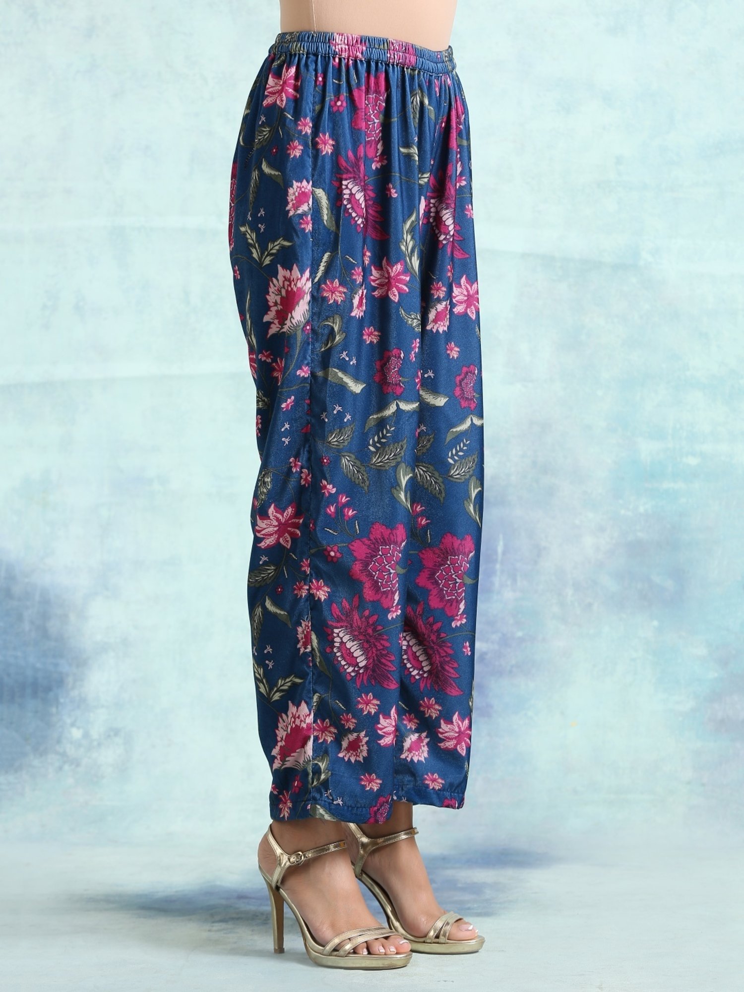 true Browns Blue Printed Velvet Pants