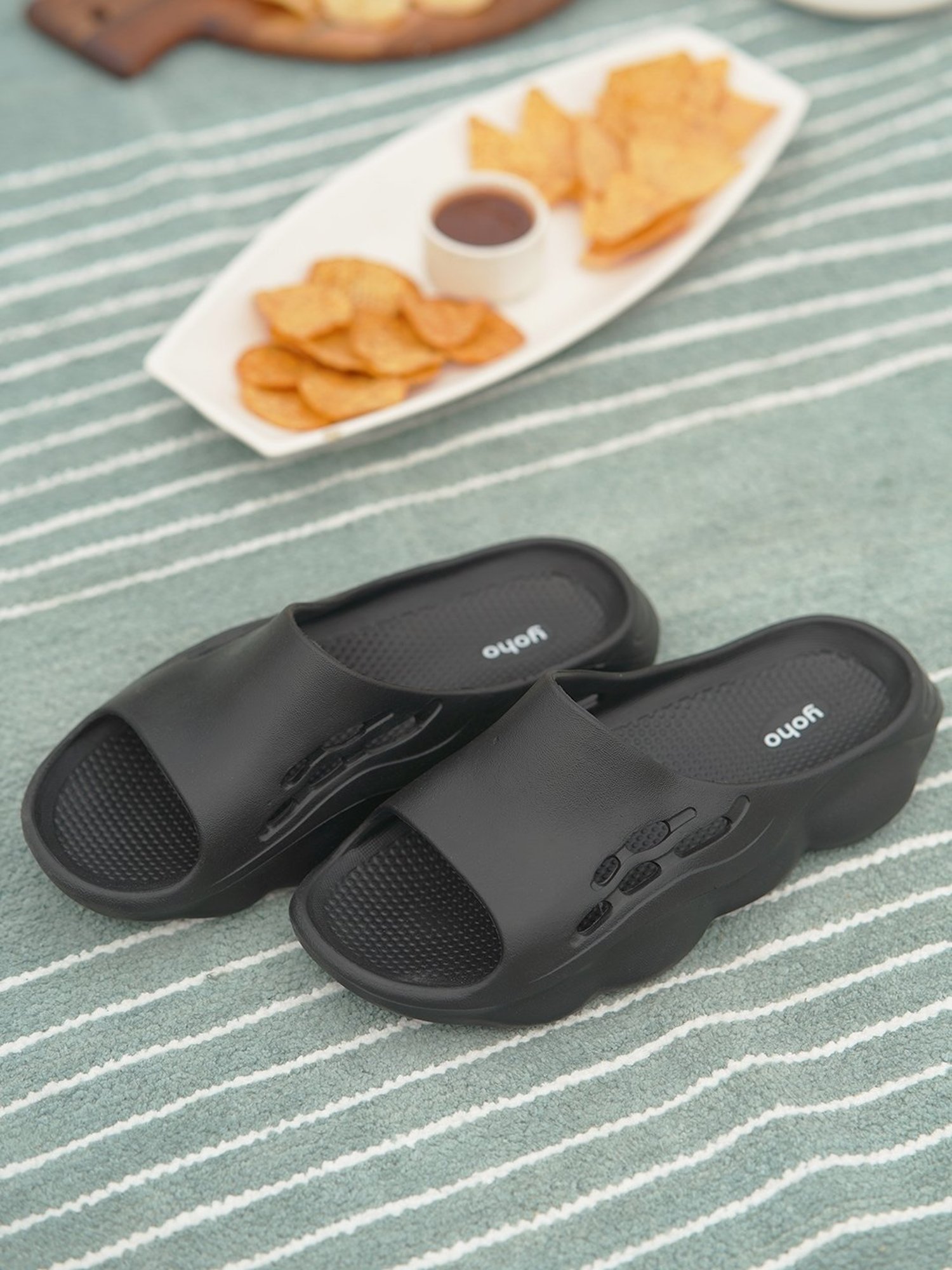 Yoho Men's Dolphy Classic Black Slides