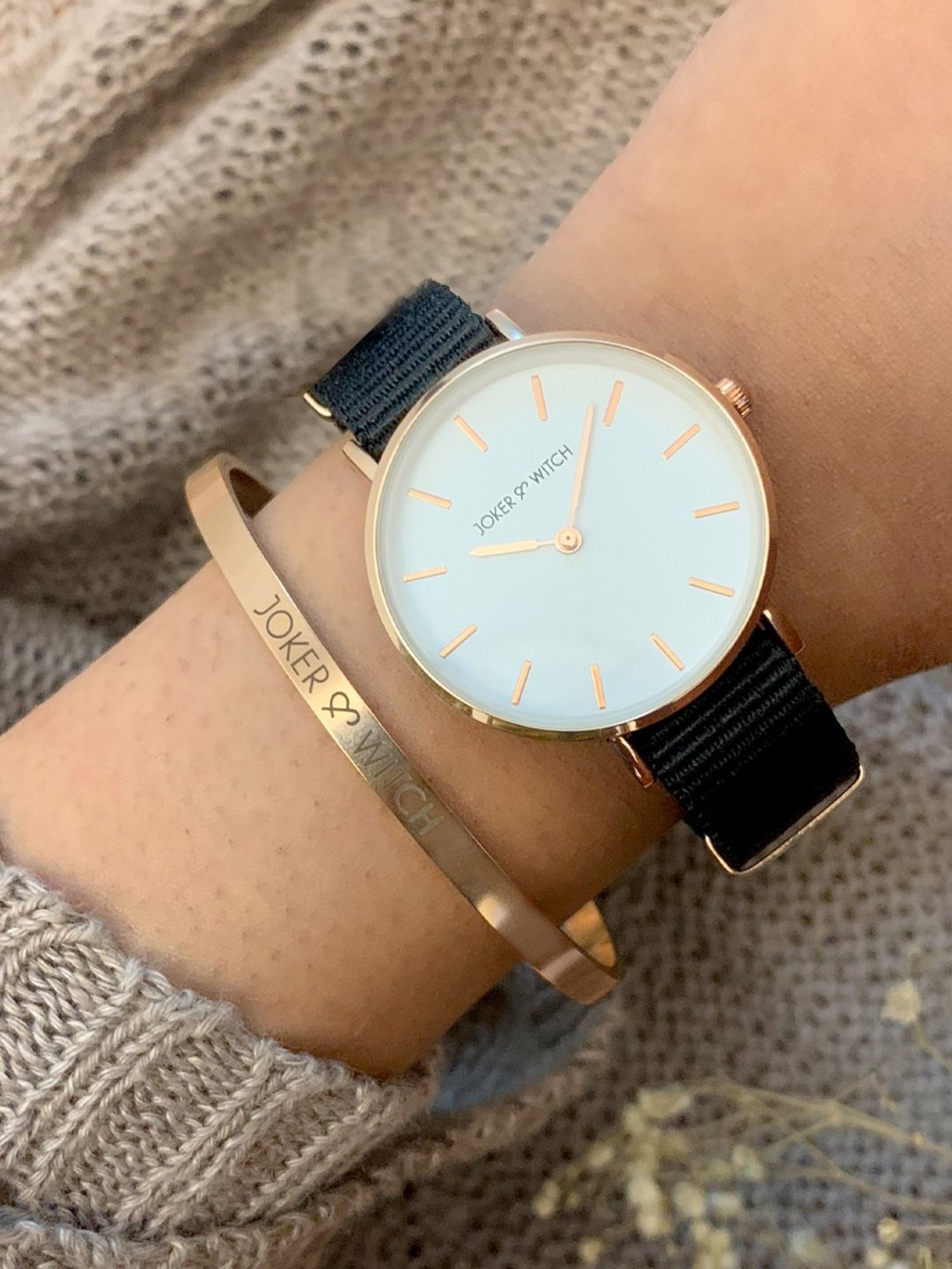 Joker & WItch JWBS255 Analog Watch for Women With Bracelet