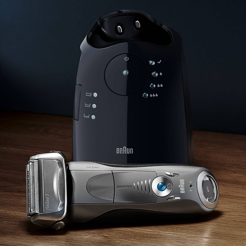 Braun Series 7 Men's Rechargeable Wet & Dry Cordless Electric Foil Shaver with Clean & Charge Station 7865cc