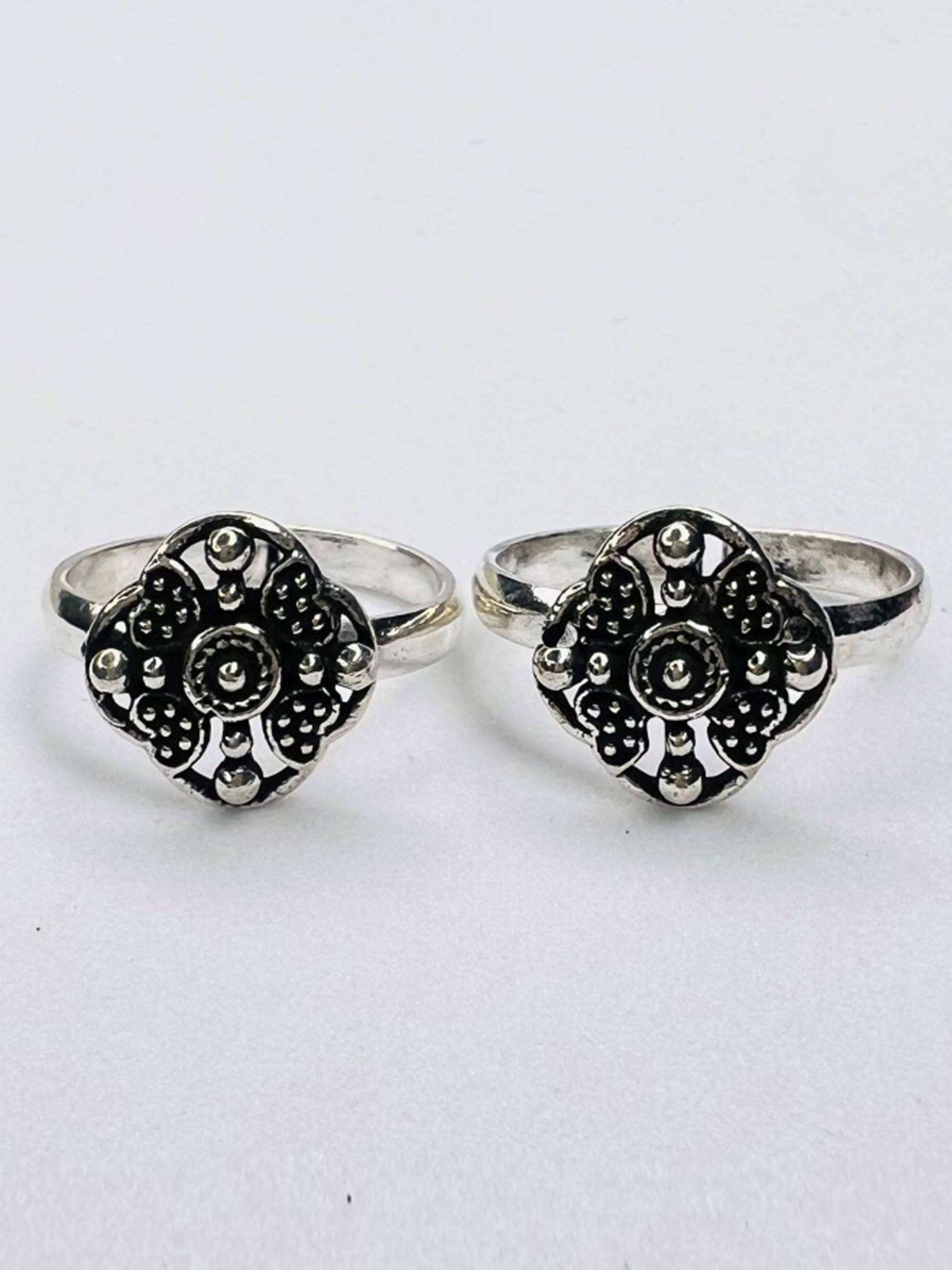Arte Jewels 925 Sterling Silver Oxidized Toe Rings (Pair of 2)