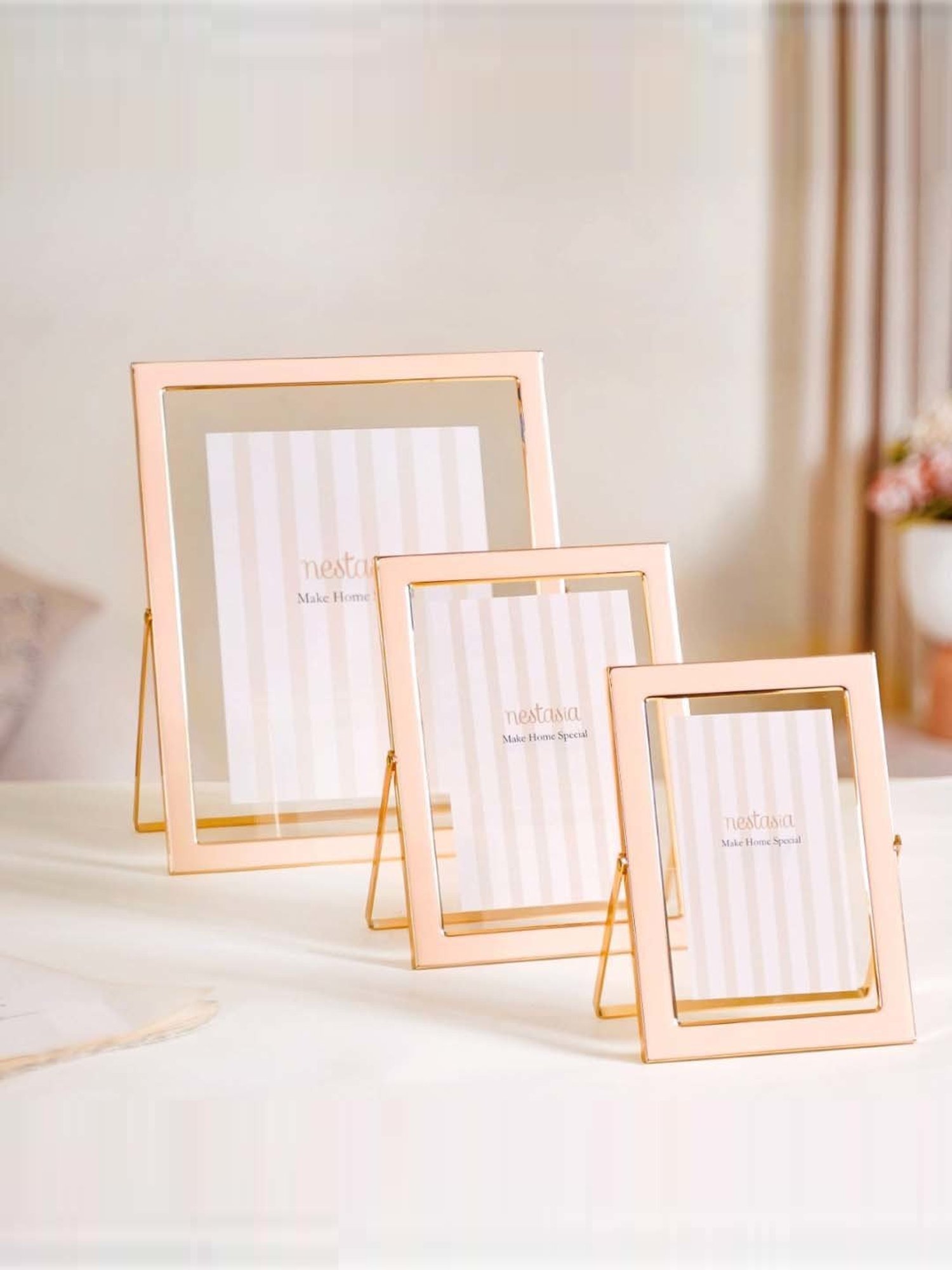 Art Street Gold Engineered Wood Swing Fashion Resin Vintage Photo Frame