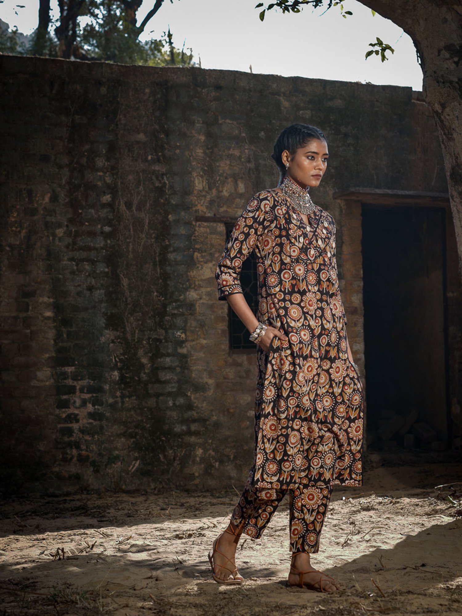 Akiso Black Block Printed Straight Kurta On Yoke And Straight Pants Set ( Set Of 2 )