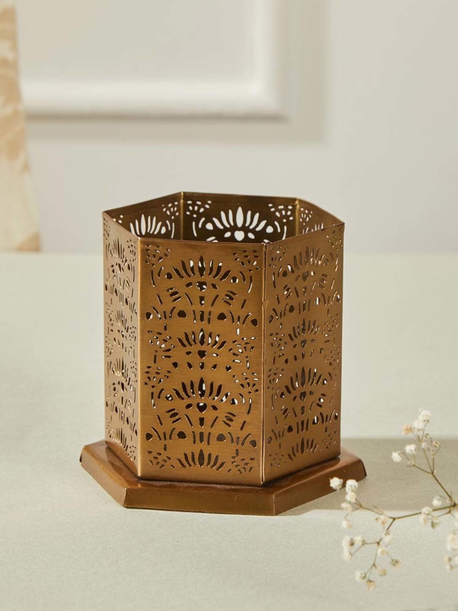 Darice Pack of 2 Cleveland Vintage Lighting Edison Style E12S Base Flame Candelabra Bulbs