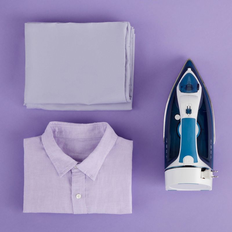 Sunbeam 1600W Retractable Cord Iron