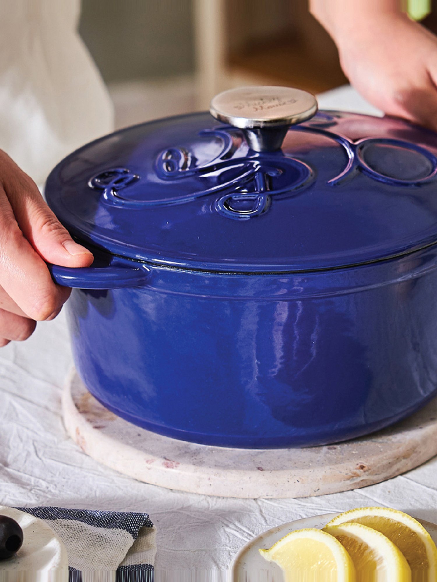 FnS Elantra Silver Stainless Steel Casserole With Lid (0.9 L)