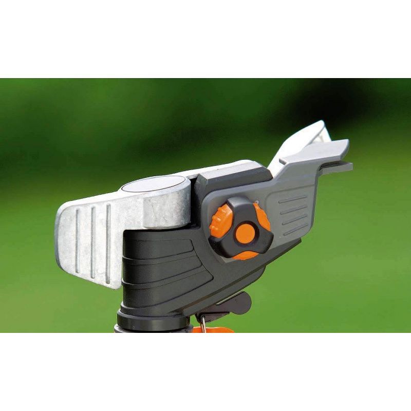 Gardena 8136 5,200 Sq Foot Pulsating Vertical Lawn and Garden Sprinkler on Spike