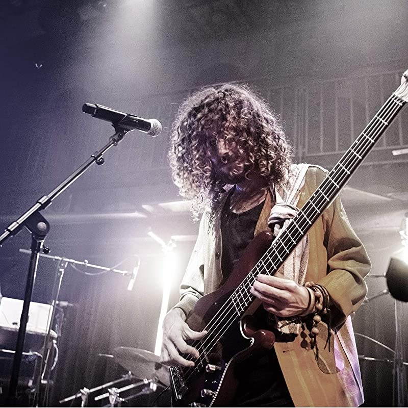 SM58 Cardioid Dynamic Vocal Microphone with On/Off Switch, Pneumatic Shock Mount, Spherical Mesh Grille with Built-in Pop Filter, A25D Mic Clip, Storage Bag, 3-pin XLR Connector (SM58S)