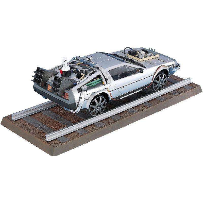 Aoshima Back to the Future III DeLorean Time Machine 1/24 Scale Model Kit