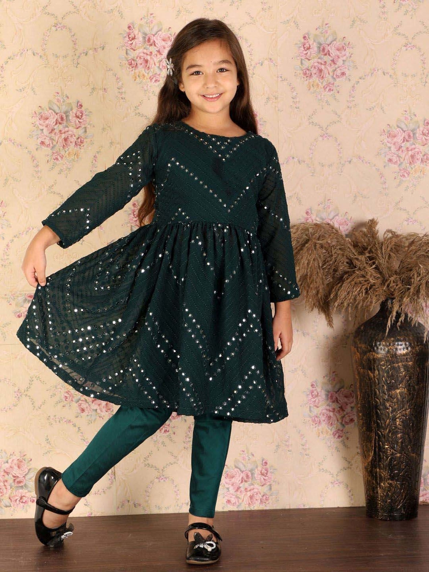 VASTRAMAY Girls Green Embroidery Clothing Sets