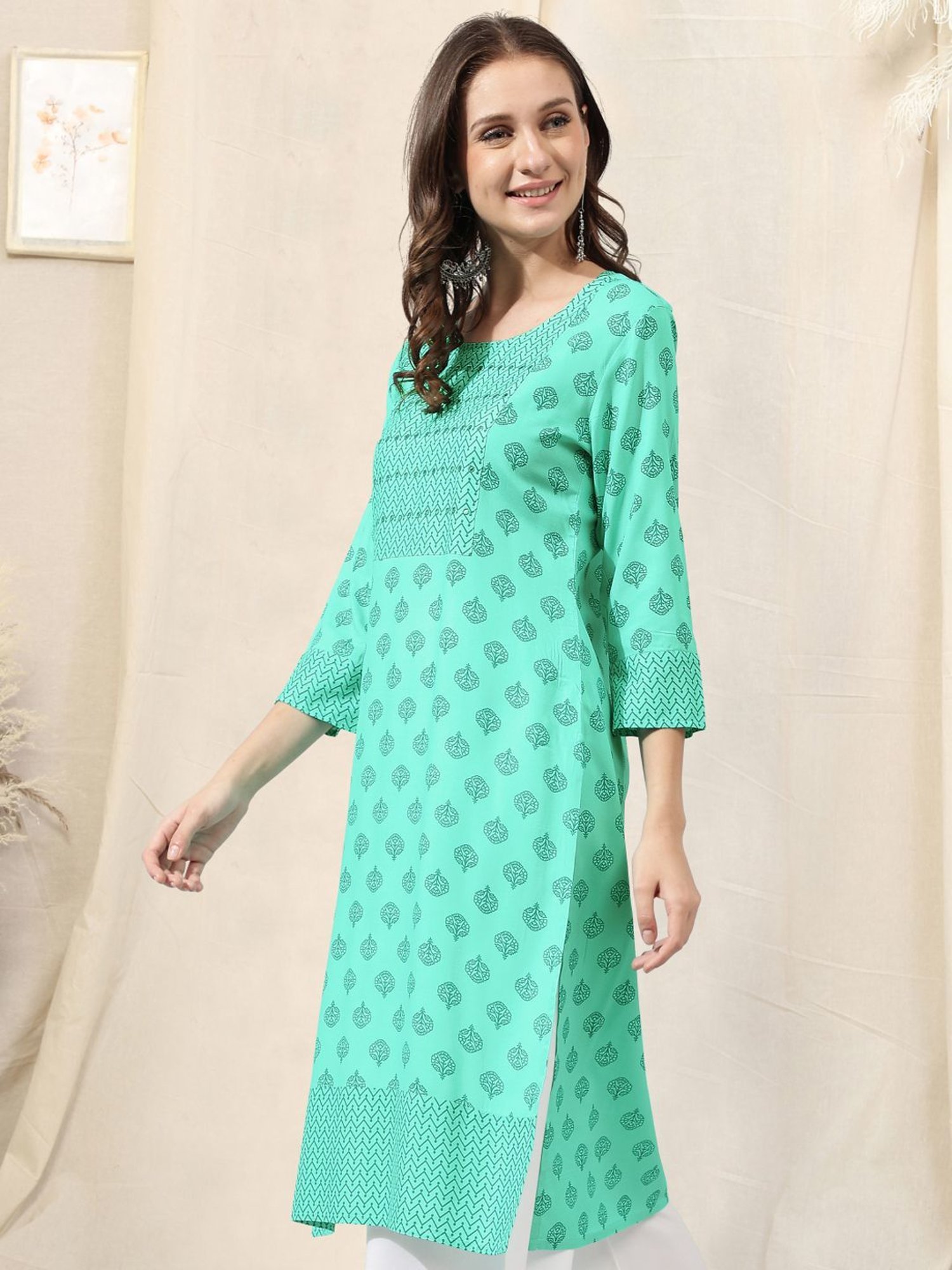 MIRCHI FASHION Green Embroidered Straight Kurta