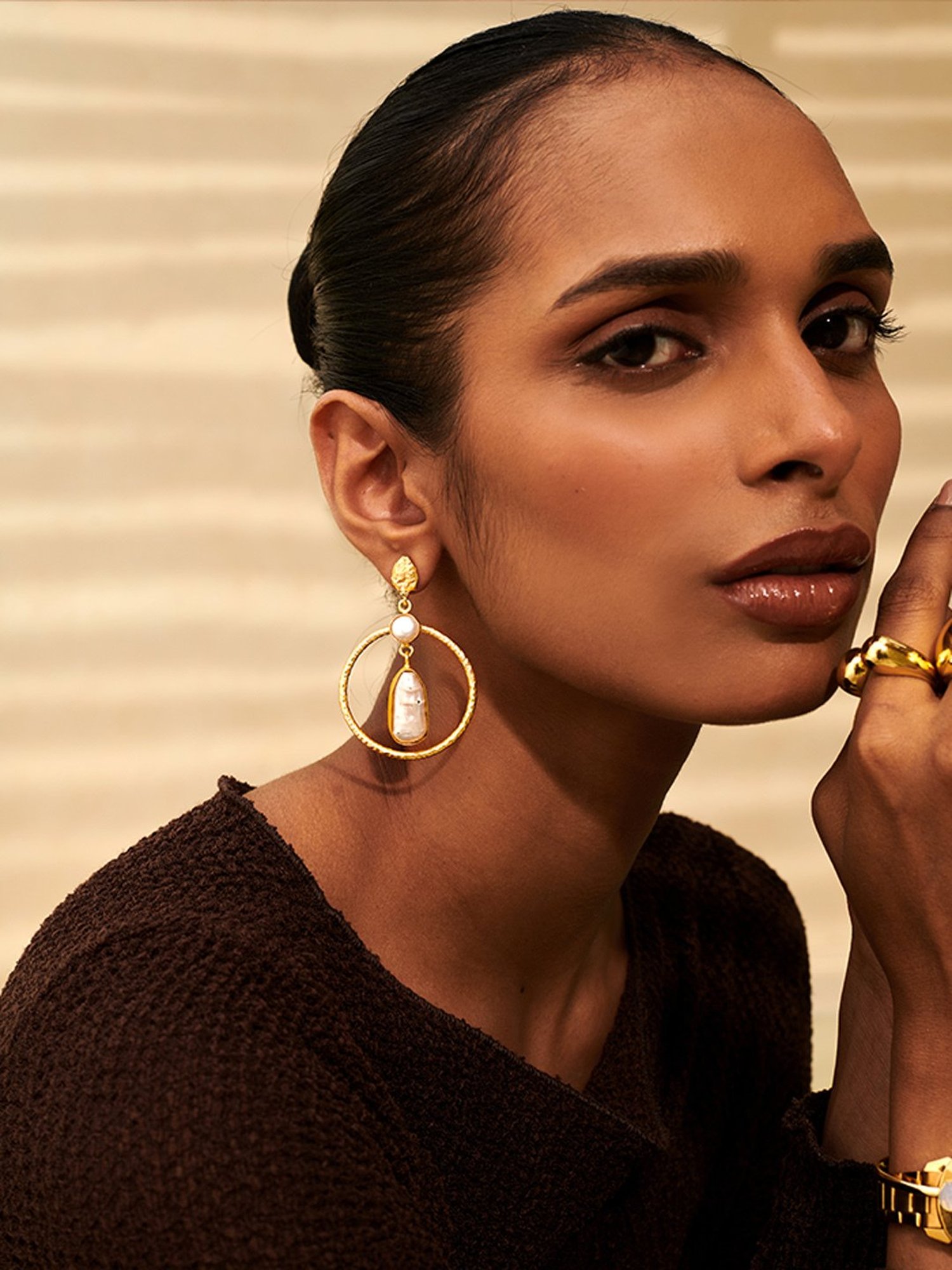 Perfectly Average Anna Circle Pearl Earrings