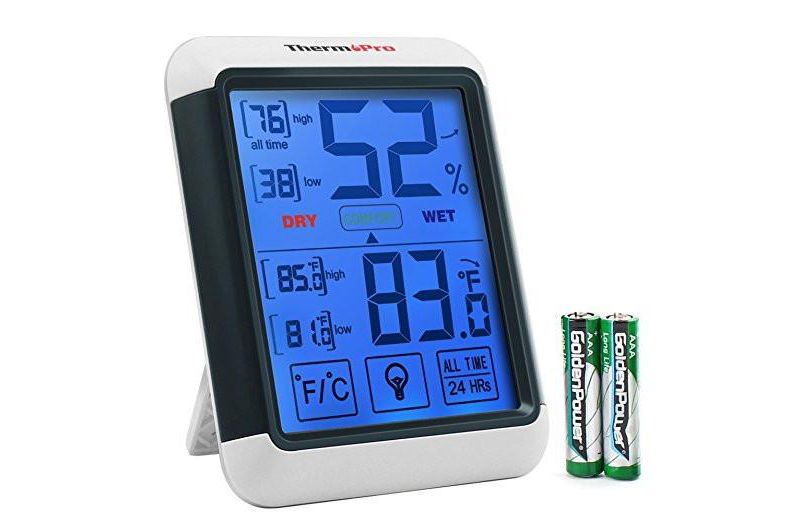 Wind & Weather Plastic Floating Rain Gauge with Metal Stake