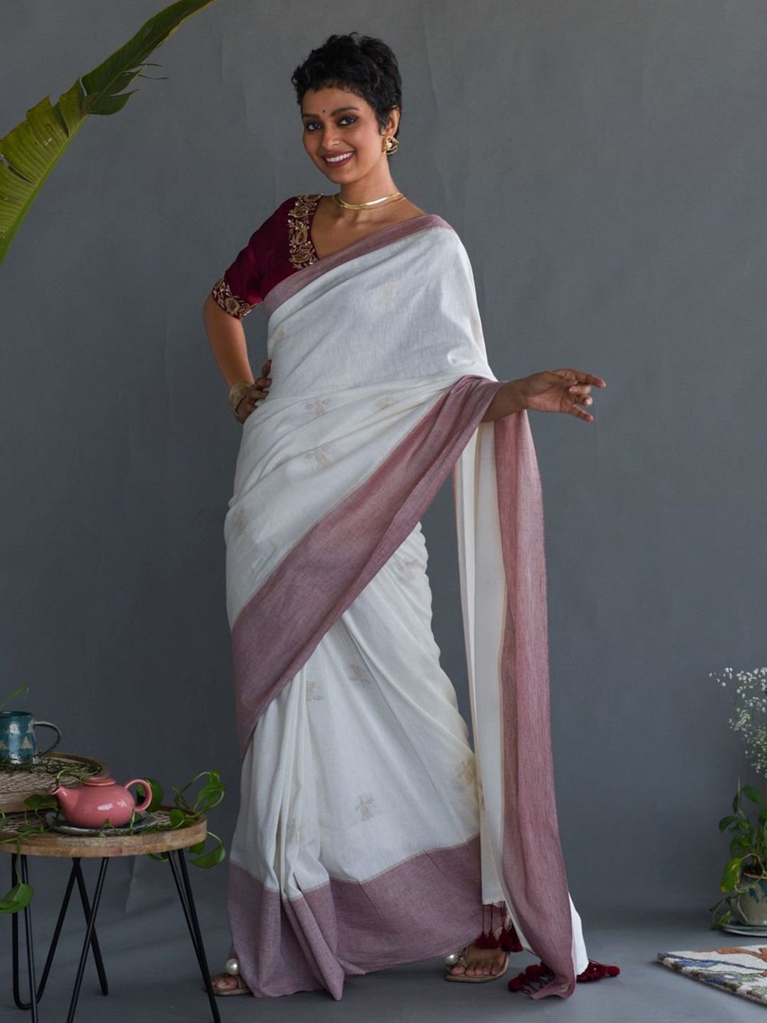 Suta Off-White Cotton Woven Saree Without Blouse