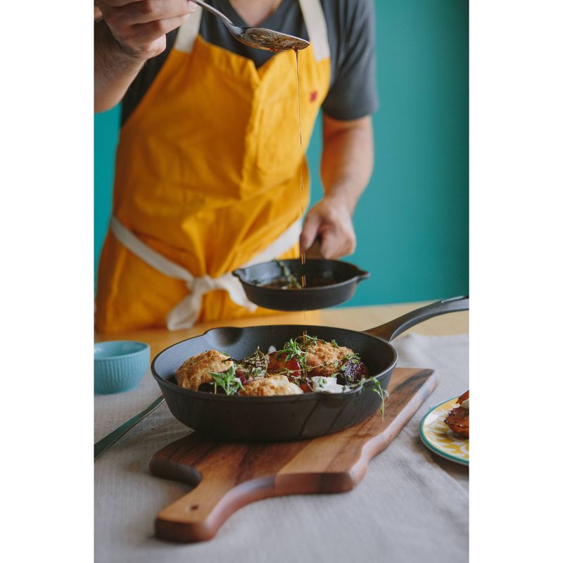 Victoria Seasoned 10" Cast Iron Skillet with Double Loop Handles