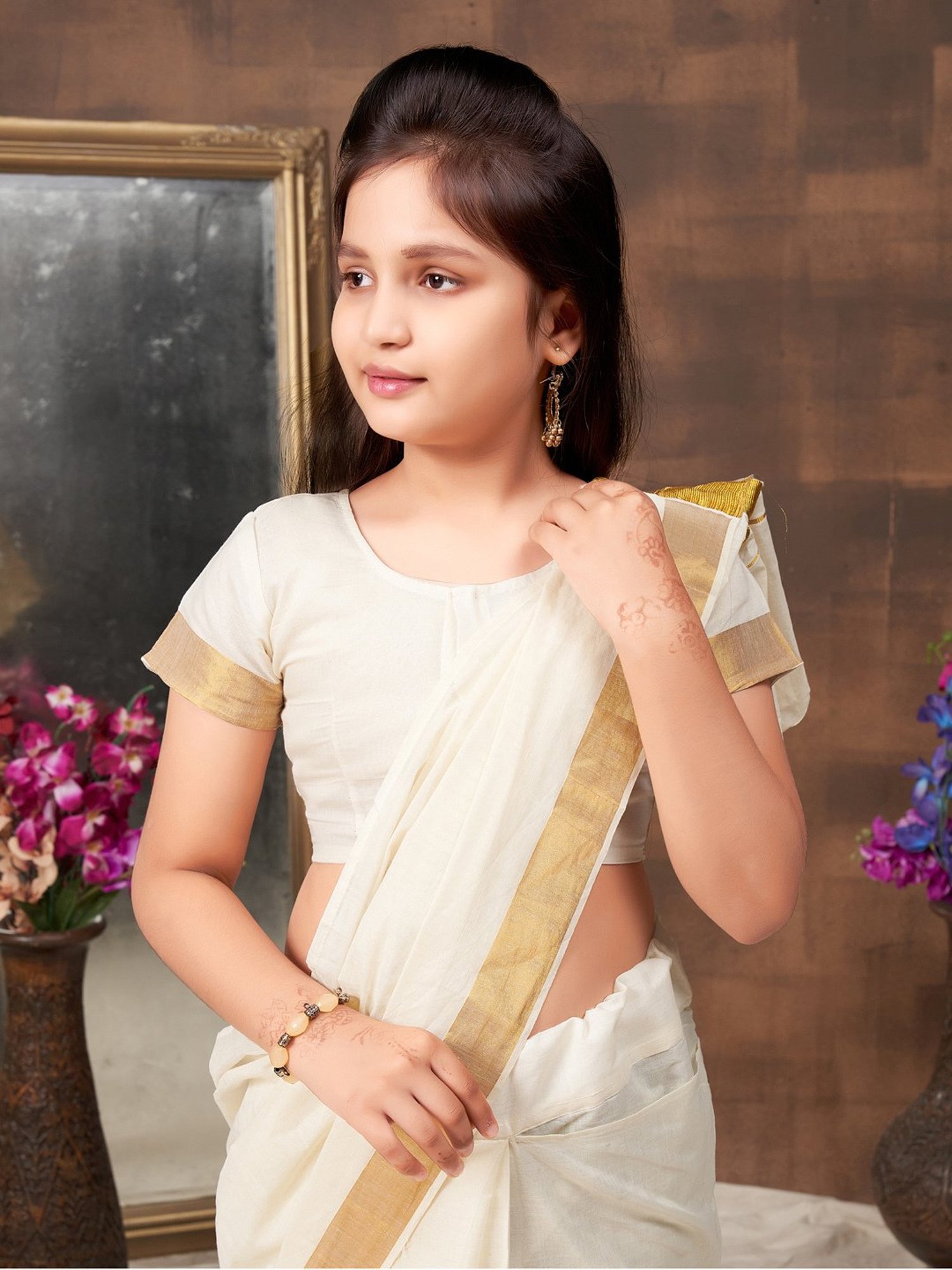 LilPicks Kids Green & White Regular Fit Saree