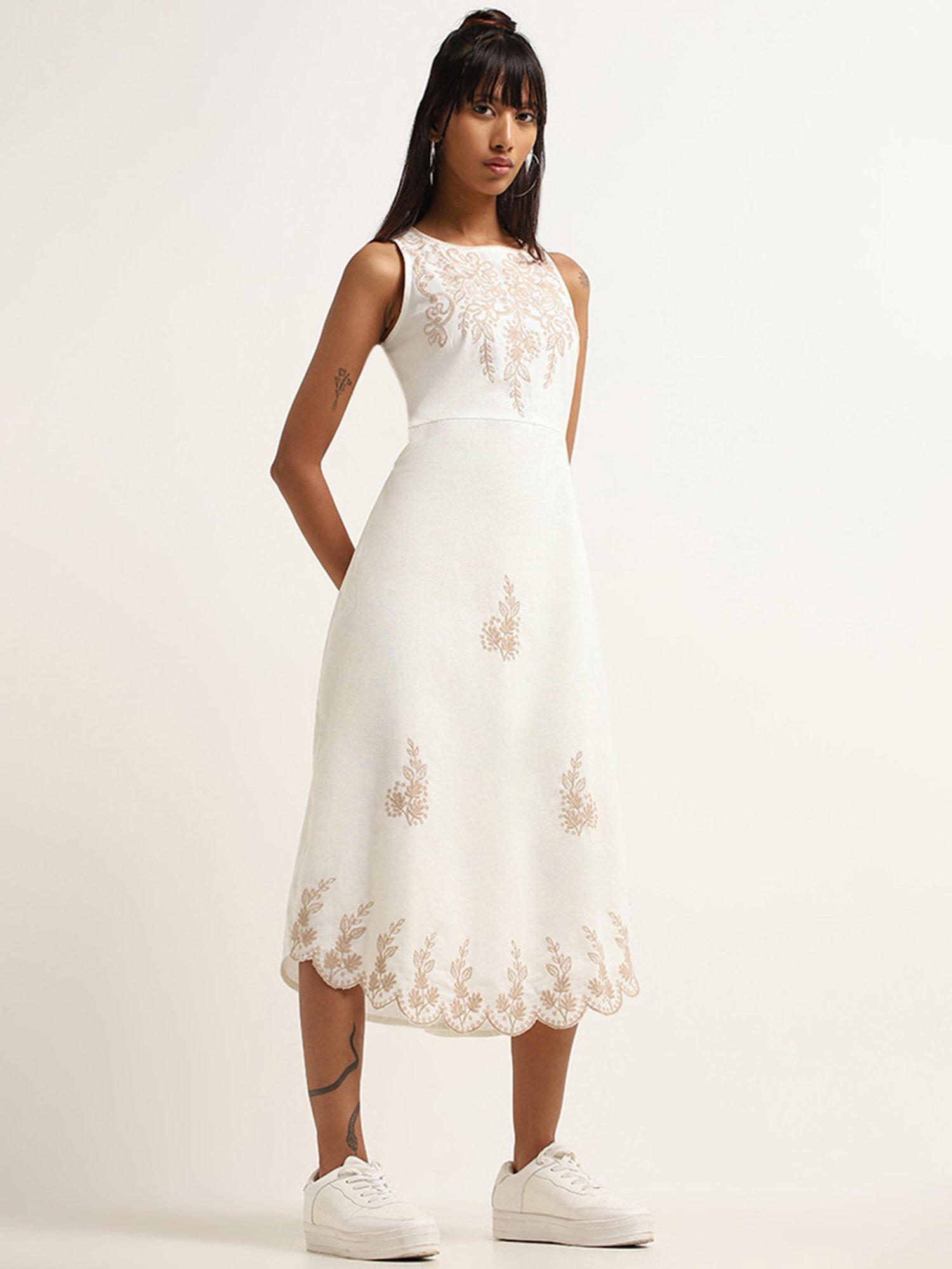 Bombay Paisley by Westside White Blended Linen Scallop Dress