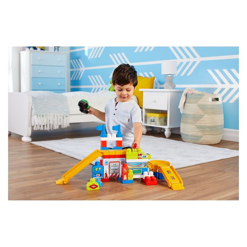 Mega Bloks First Builders Race Car Garage Construction Set