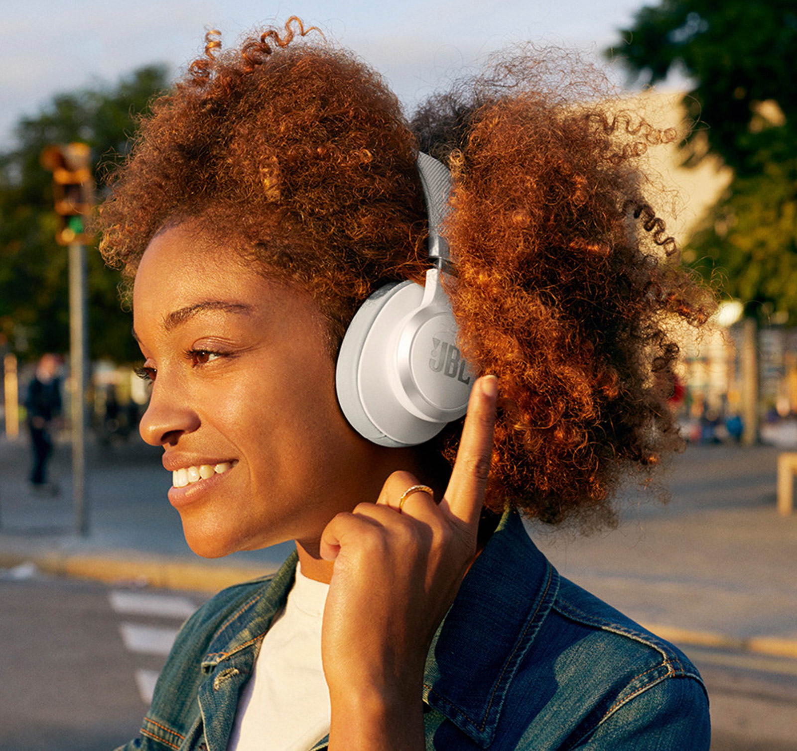 Everyday Wholesale Lots Black Earbuds Bundle Bulk in-Ear Earphones 124 Pack