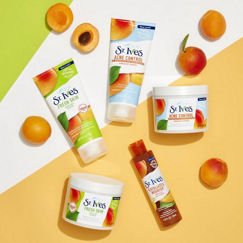 St. Ives Invigorating Face Scrub - Apricot - 1oz