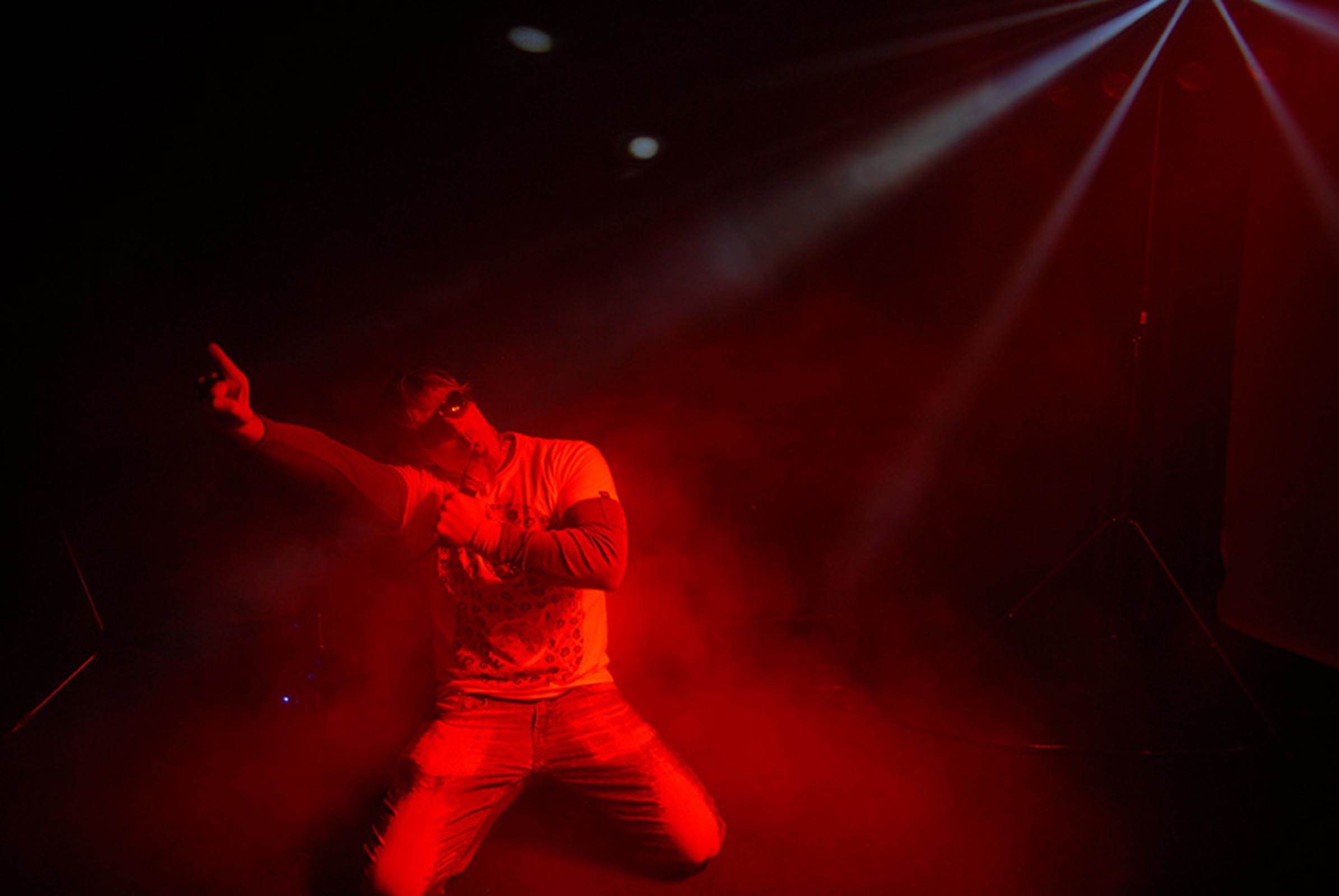 CHAUVET DJ Hurricane 1600 Pro Fog/Smoke Machine + HFG Water Based Smoke Fluid