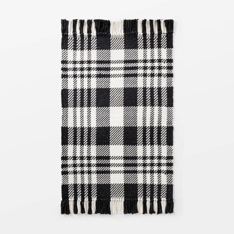 2'1"x3'2" Indoor/Outdoor Scatter Plaid Rug Black - Threshold™ designed with Studio McGee