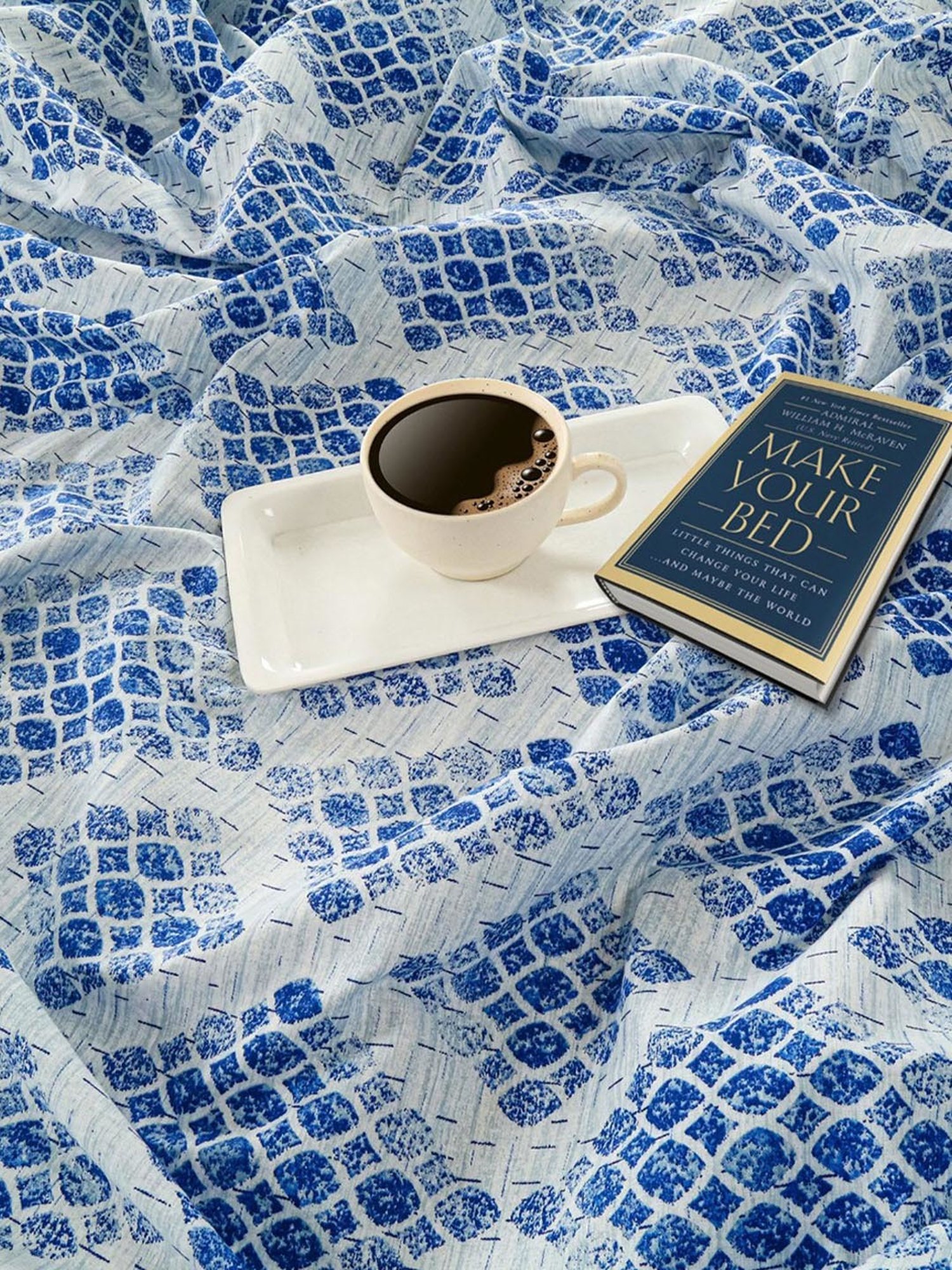 Swayam Dona Geometric Blue 160 TC Cotton King Fitted Fitted Bedsheet with 2 Pillow Covers