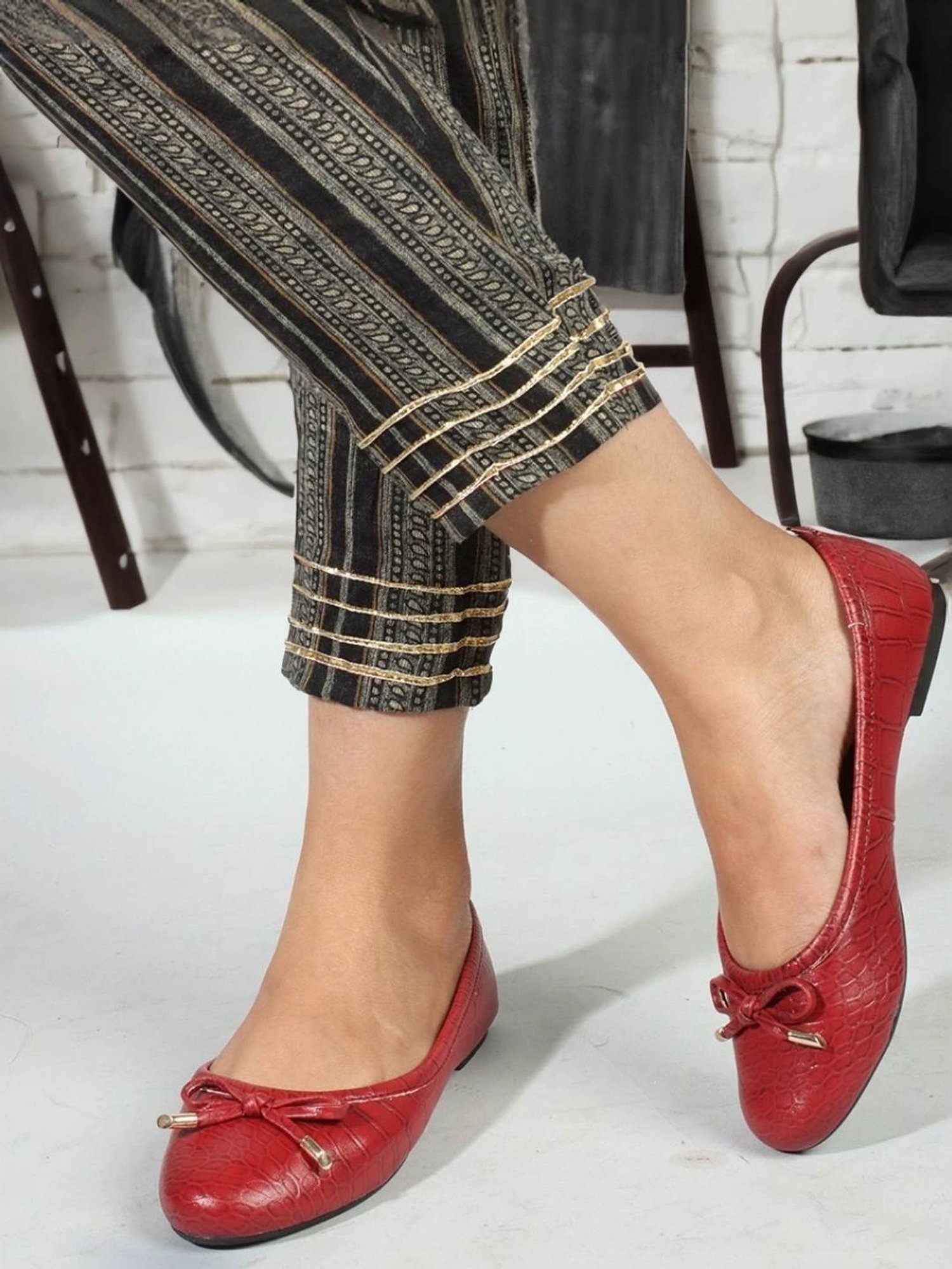 Carlton London Women's Red Flat Ballets