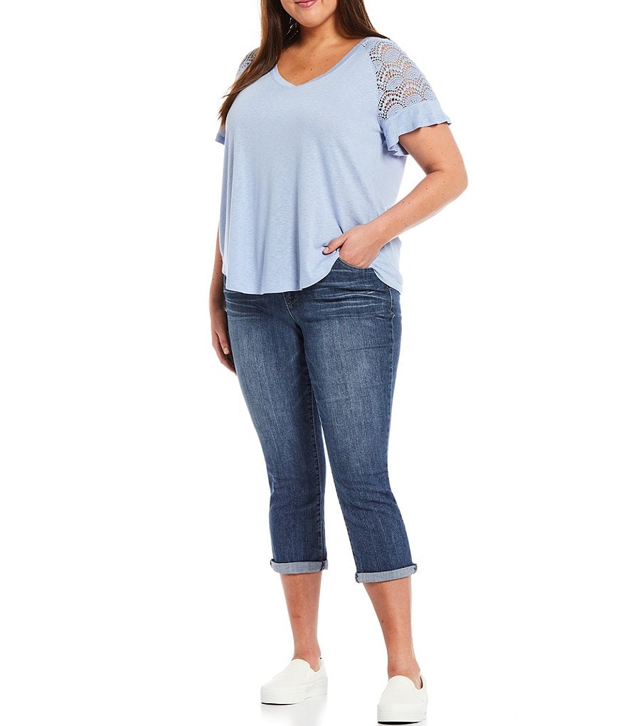 Democracy Plus Size Lace Short Sleeve V-Neck Surplus Shirttail Hem Knit Top