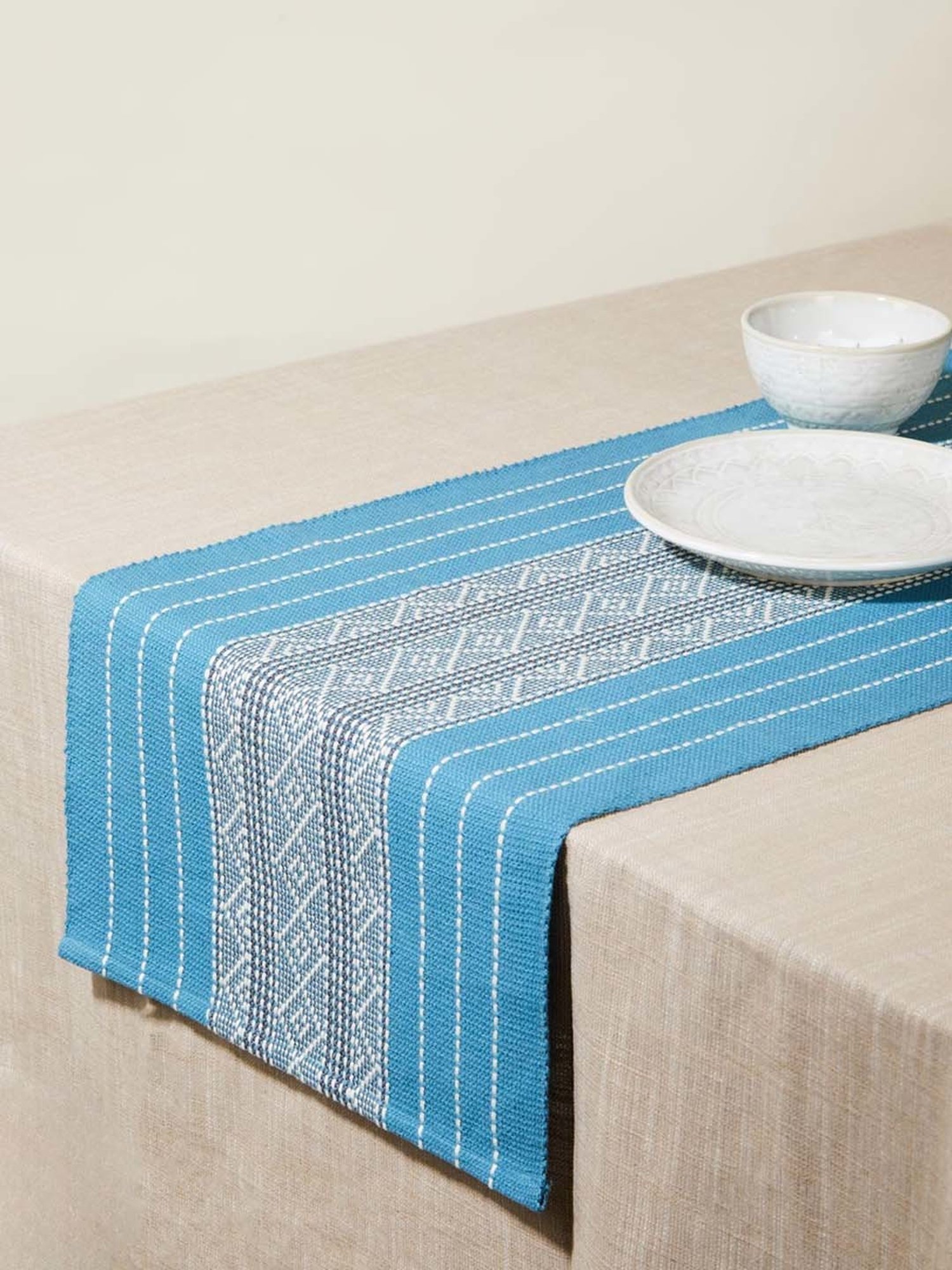 Juvale Placemats with Table Runner (Gold Foil, 6 Pieces)