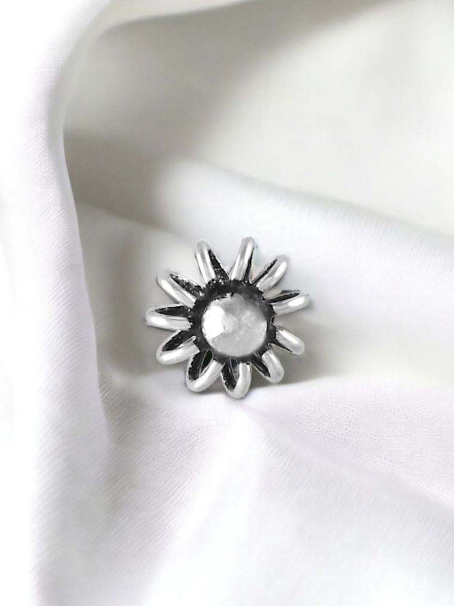 Zavya 92.5 Sterling Silver Floral Nosepin for Women