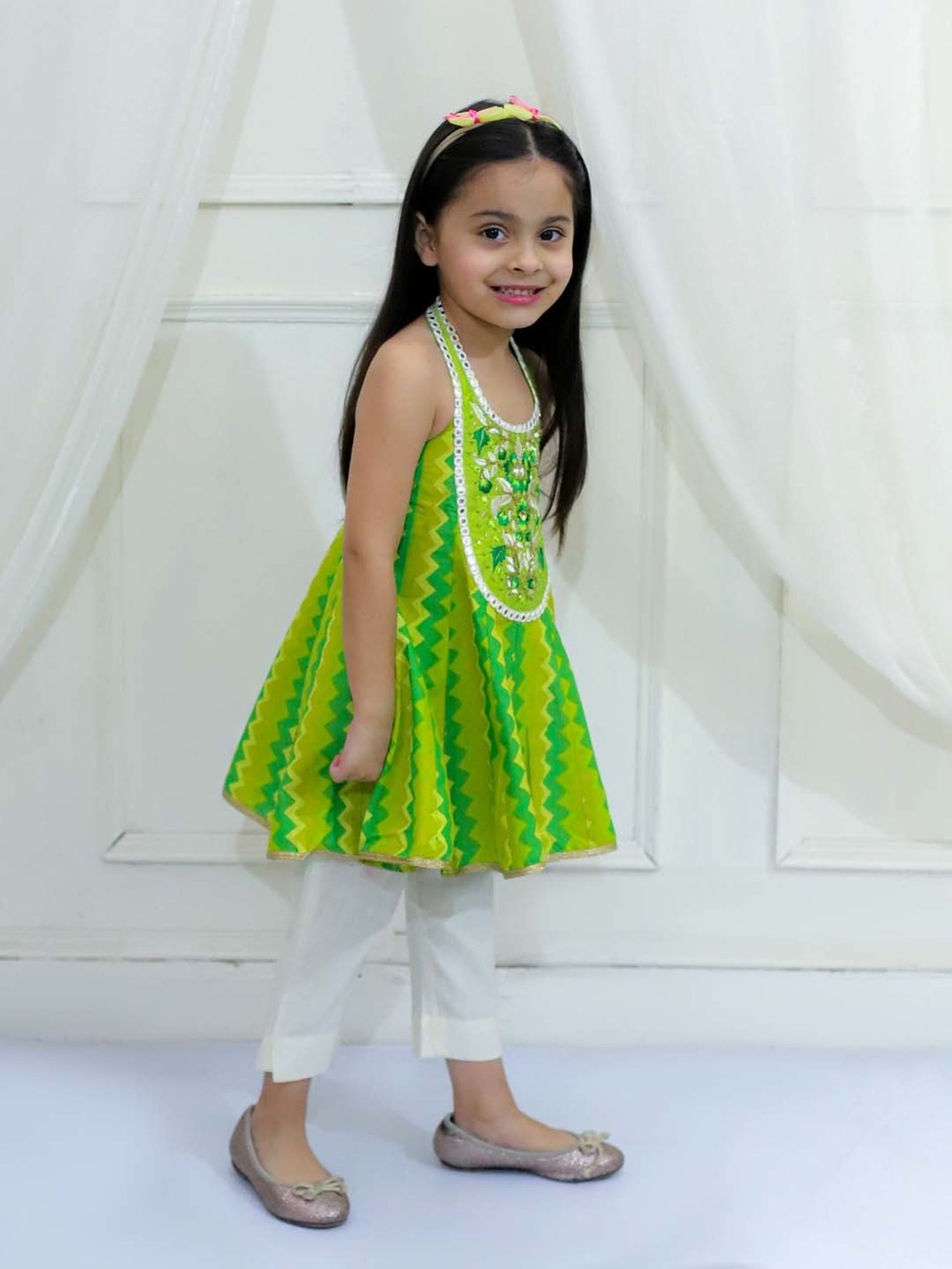 TWISHA Kids Green & White Cotton Embroidered Top Set