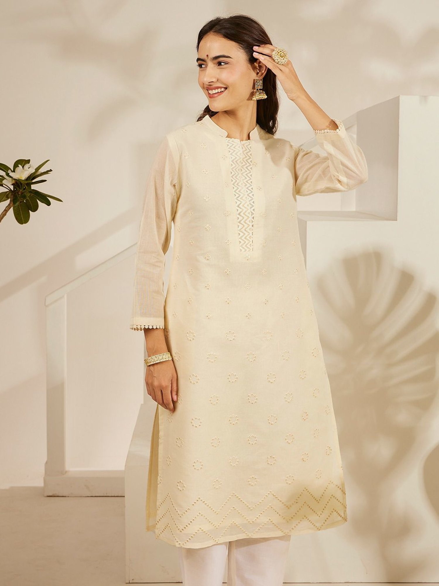 Daali Cream Mul Mandarin Collar 3/4 Sleeves Summery Whites Kurta with Two Pockets