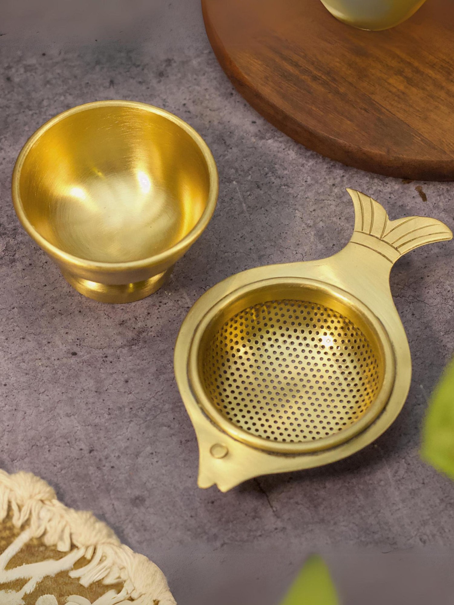 Ambi Fish Shaped Tea Medium Sized Strainer With Resting Pot