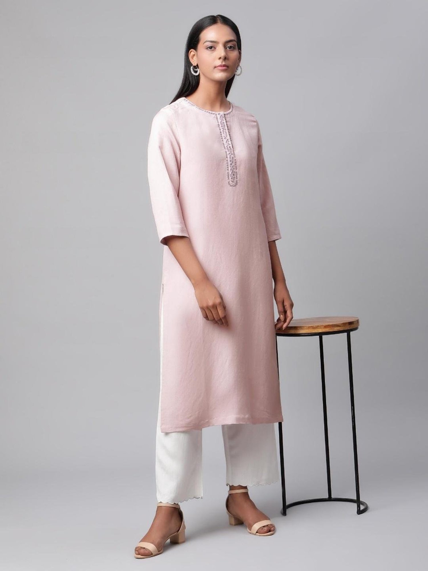 Linen Club Women Light Pink Embroidered Kurta