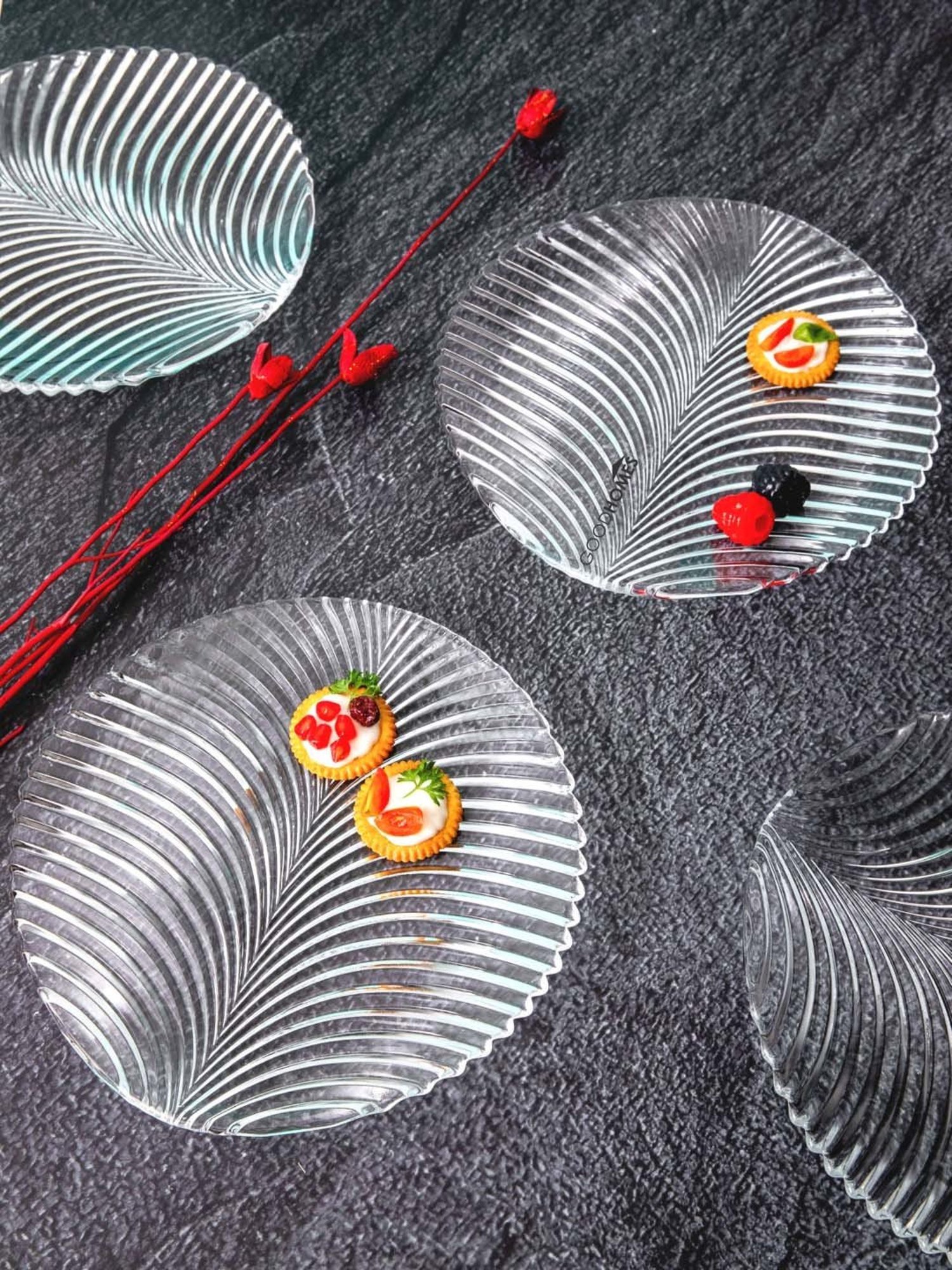 Goodhomes Transparent Glass Leaf Pattern Fruit Serving Platters - Set of 4