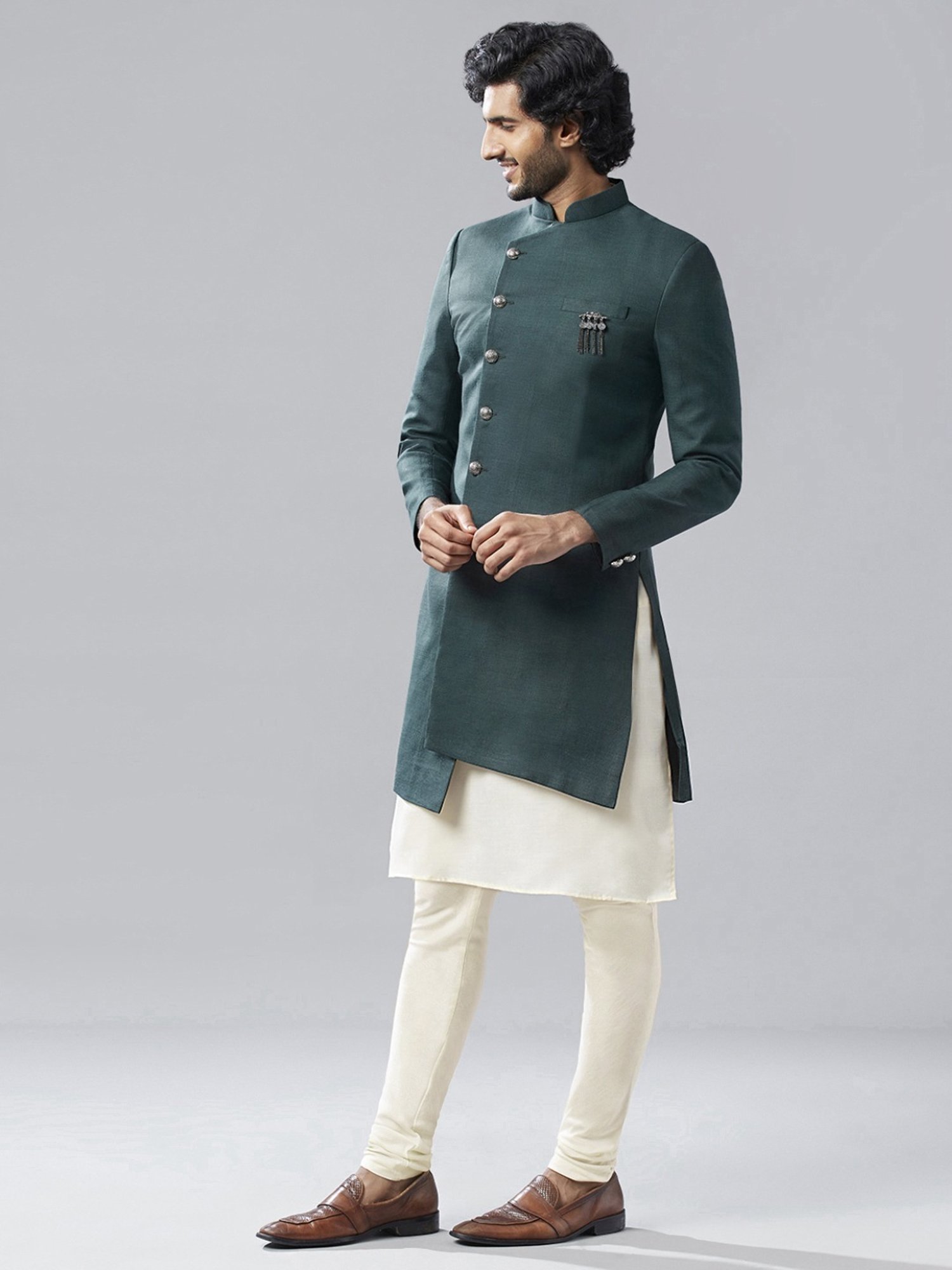 Kisah Beige & Green Regular Fit Sherwani Set
