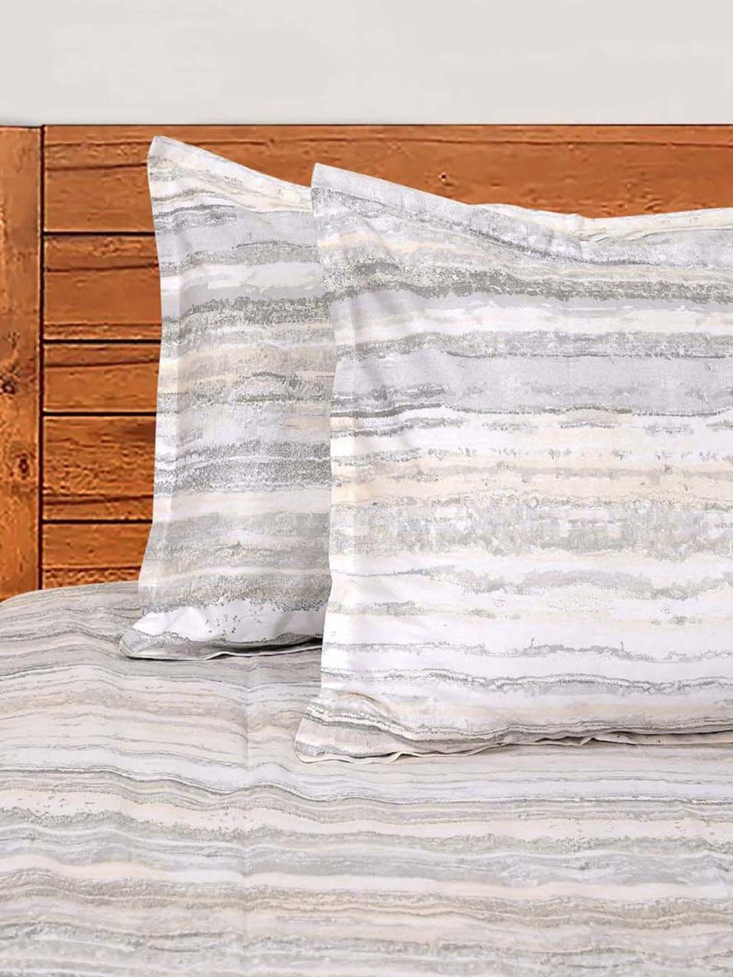 Saral Home Easy Living Grey Microfiber 200 TC Rive Soft King Bed Sheet With Pillow Covers