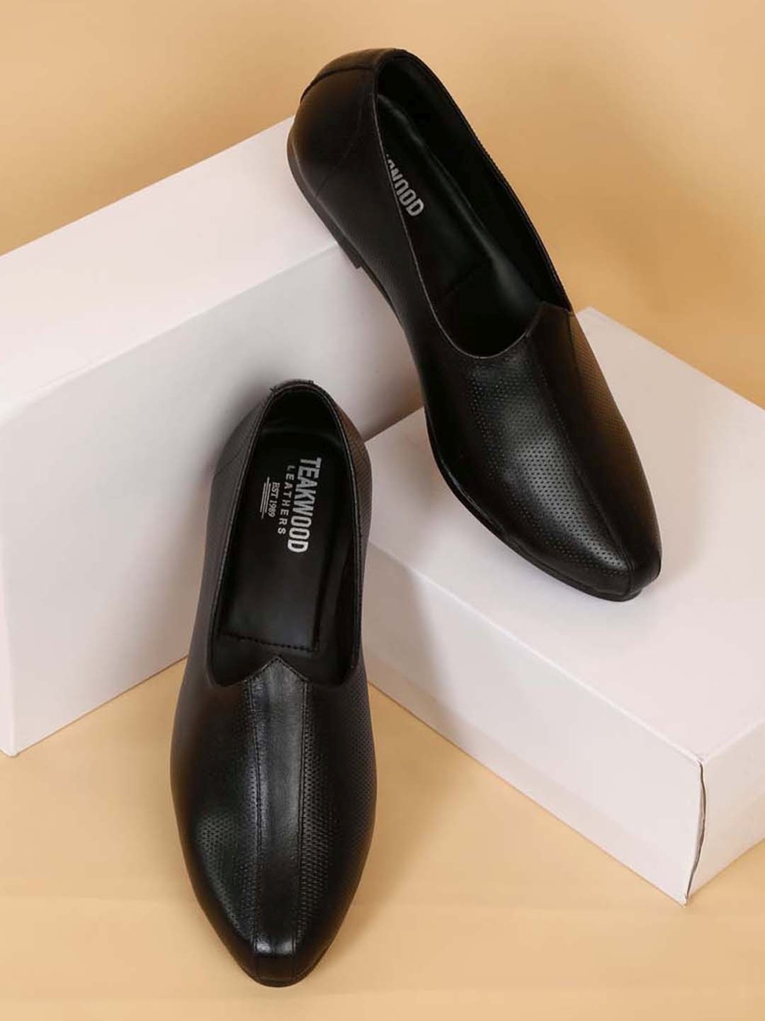 Teakwood Leathers Men's Black Casual Juttis