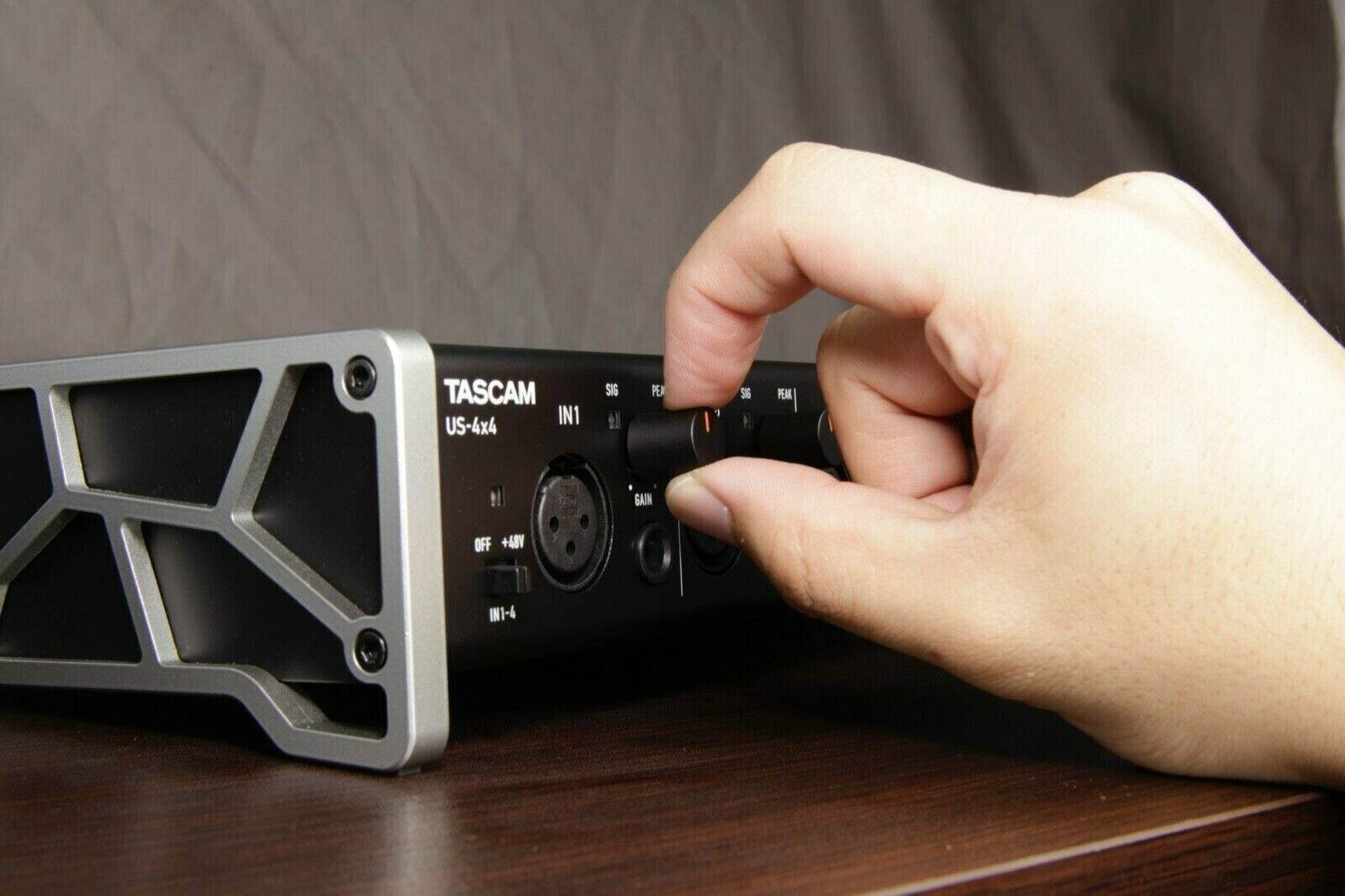 TASCAM US-4x4 USB Audio Interface. W/ 2 XLR Cables and 2 MIC Stand